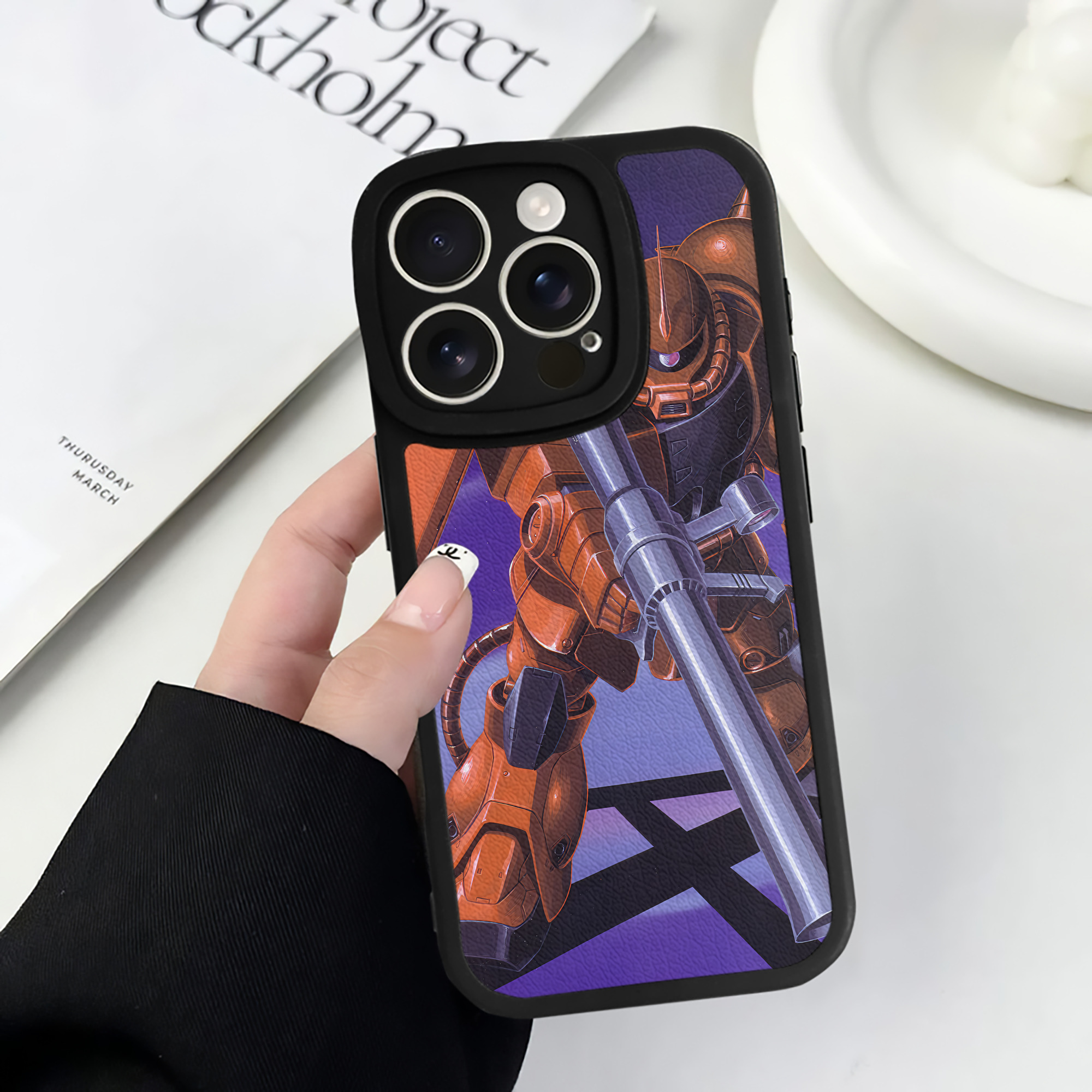 （画像用） 機動戦士ガンダム Mobile Suit Gundam 【iPhone 16シリーズ対応】シリコンスマホケース（レザー調） 材質：シリコン